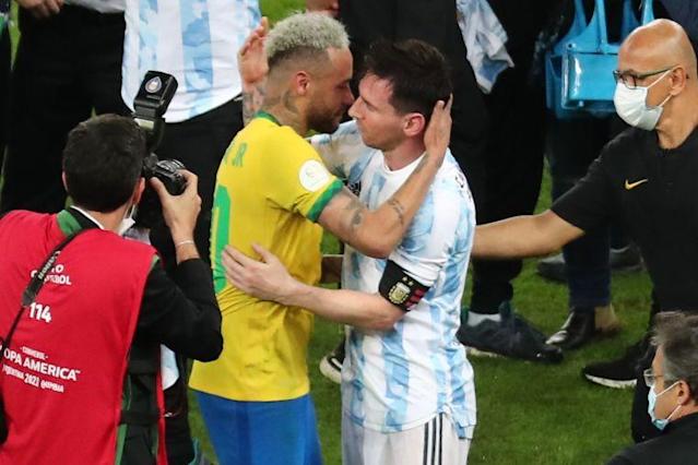 Lionel Messi und Neymar umarmten sich liebevoll